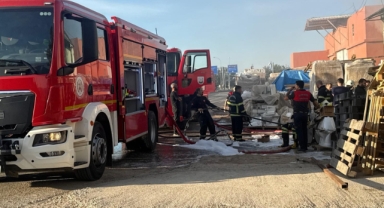 Şanlıurfa'da bir depoda yangın