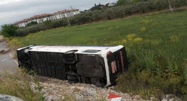 Yolcu otobüsü devrildi, 16 yolcu yaralandı