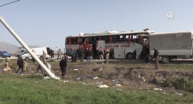 Yolcu otobüsü devrildi: 33 yaralı
