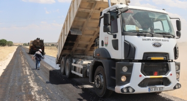 Büyükşehir Belediyesi Hilvan kırsalında yol çalışmalarını sürdürüyor