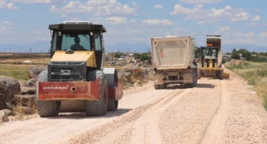 Büyükşehir Belediyesi Siverek Karakeçi Bölgesi'nde yol çalışması başlattı