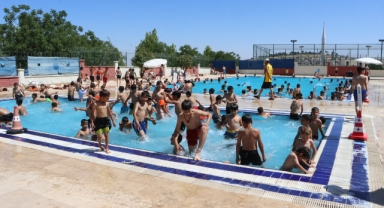 Büyükşehir Belediyesinden ücretsiz yüzme kursları