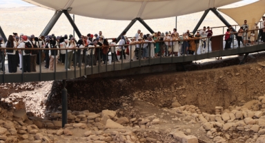 Göbeklitepe'de ziyaretçi yoğunluğu yaşanıyor