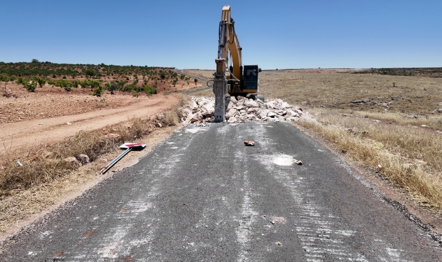 Halfeti - Bozova grup yolu sıcak asfalta buluşuyor
