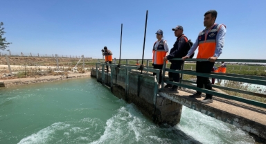 Muhtar, mahallesindeki öğrenciler ile AFAD'a gönüllü hizmet veriyor