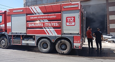 Şanlıurfa'da boya fabrikasında yangın çıktı