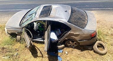 Şanlıurfa'da otomobil şarampole devrildi: 3 yaralı