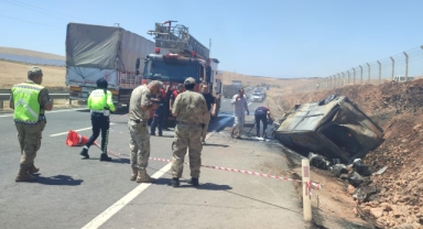 Şanlıurfa-Diyarbakır yolunda araç alev alev yandı: 1 ölü