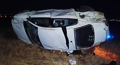 Siverek'te otomobil şarampole devrildi: Yaralılar var