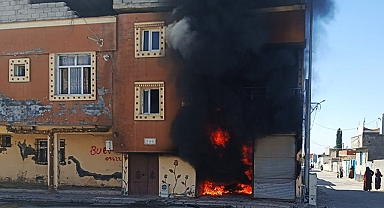 Ceylanpınar'da bir depoda korkutan yangın