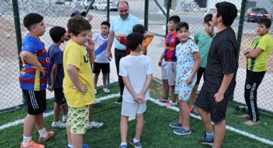 Karaköprü'de semt sahalarıyla gençliğe yatırım sürüyor