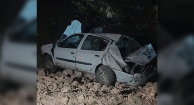 Şanlıurfa'da kontrolden çıkan araç şarampole devrildi