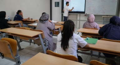 Şanlıurfa'da üniversite sınavına hazırlanan gençlere ücretsiz yaz kursu veriliyor