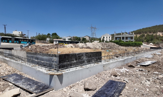 Güllübağ’da gençler için yeni semt sahası kazandırılıyor