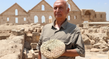 Harran'da baklava dilimi desenli tarihi ekmek kalıbı bulundu