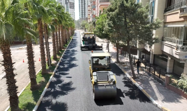 Karaköprü’de deforme olan yollar sıcak asfaltla yenileniyor