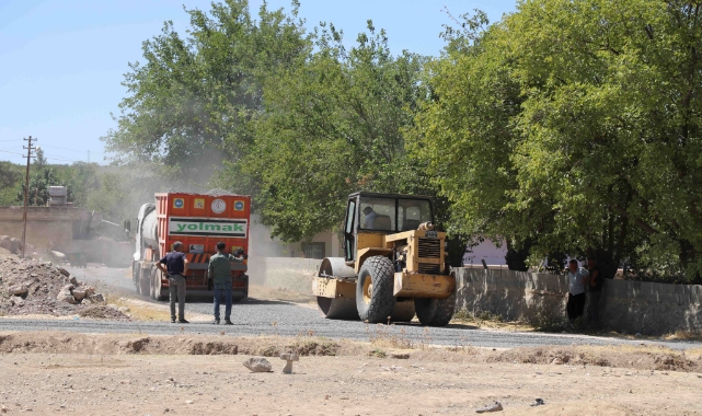 Karaköprü kırsalında konforlu ulaşım için yollar yenileniyor