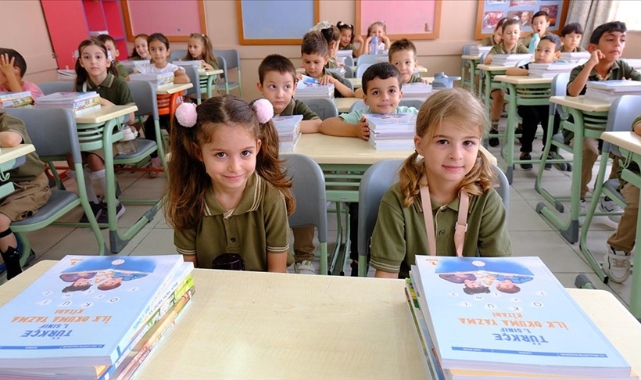 Minik öğrencilerin okul sıralarındaki yolculuğu &#039;uyum&#039; ile başlayacak