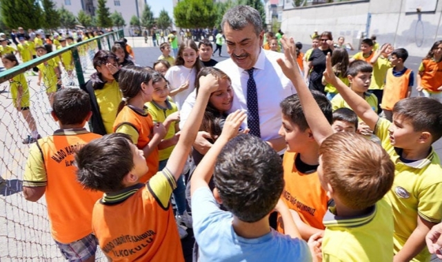 Okul forması zorunluluğu yeniden geliyor