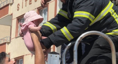 Şanlıurfa'da bir apartmanda korkutan yangın: 3 kişi dumandan etkilendi