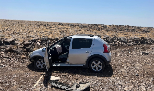 Şanlıurfa&#039;da devrilen otomobildeki 2 kişi yaralandı