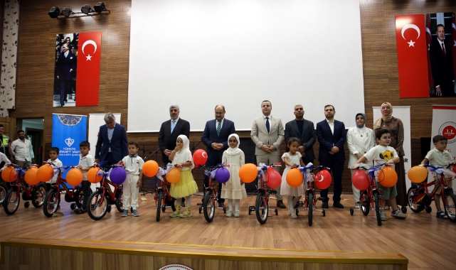 Şanlıurfa&#039;da Kur&#039;an kursunu bitiren 700 öğrenciye bisiklet hediye edildi