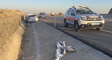 Şanlıurfa'da otomobil istinat duvarına çarptı: Yaralılar var