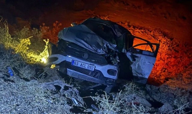 Şanlıurfa’da otomobil şarampole devrildi: 1’i ağır 3 yaralı