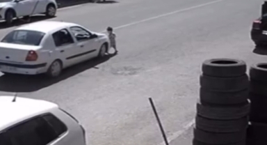 Şanlıurfa'da otomobilin çarptığı çocuk ağır yaralandı