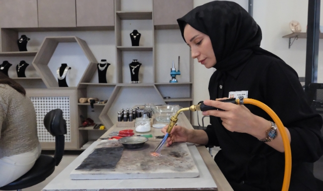Şanlıurfalı kadınlar hem sanat öğreniyor hem de meslek sahibi oluyor