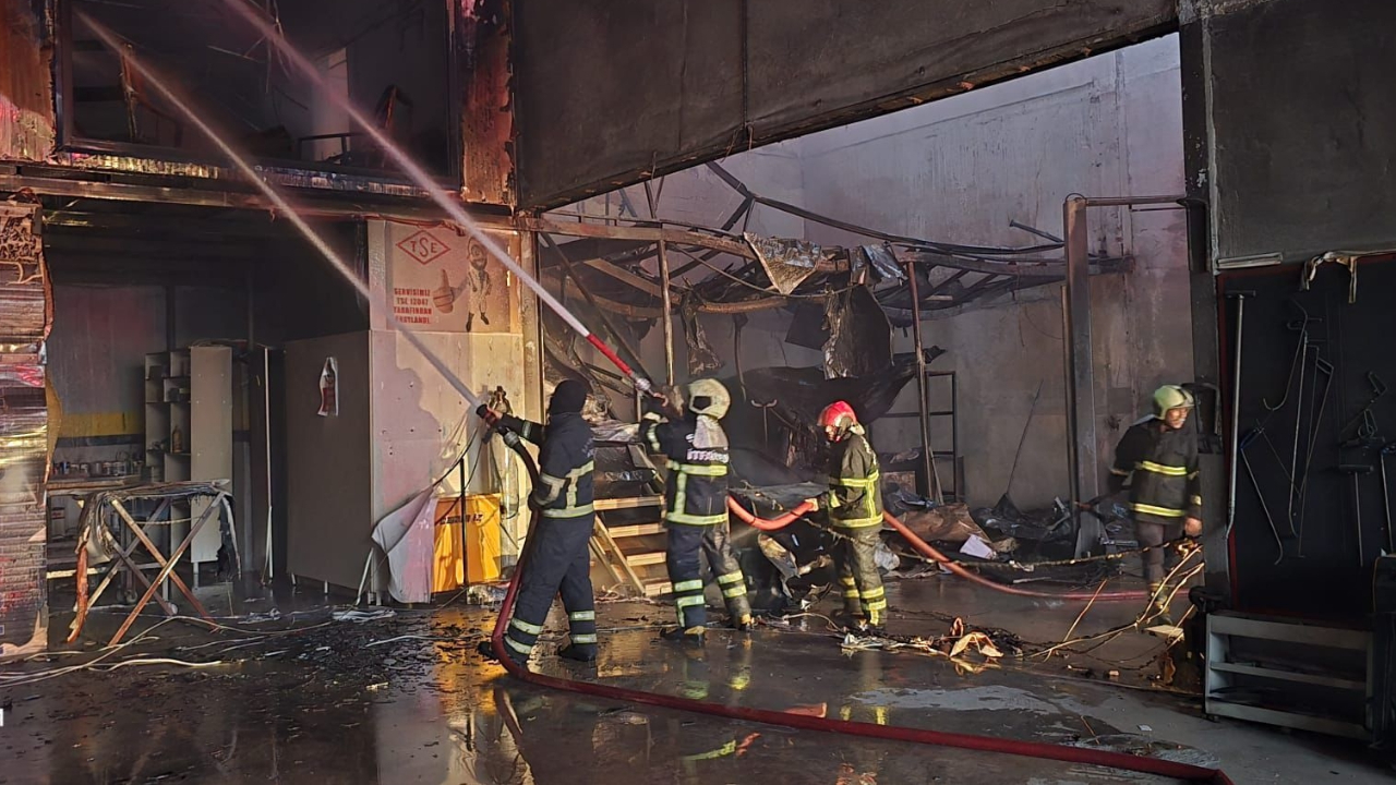 Şanlıurfa&#039;da tamirhanede çıkan yangın hasara neden oldu