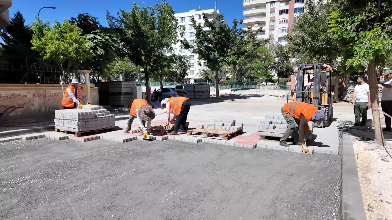 Karaköprü’ye bir prestij sokak daha yapılıyor