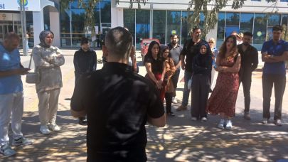 Harran'da derslik yok, dersler bahçede işleniyor