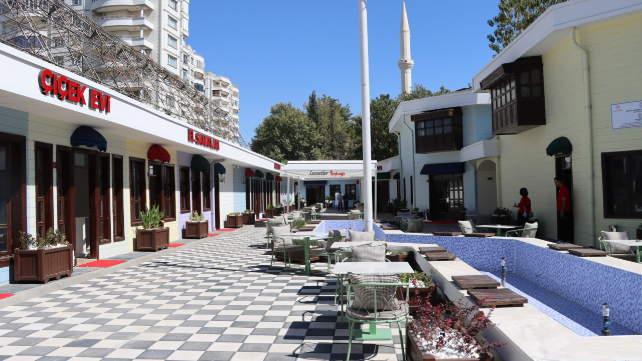 Karaköprü’de lezzetler sokağı hizmete açıldı