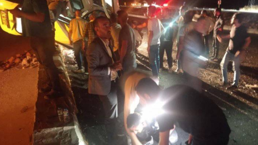 Şanlıurfa'da iki hafif ticari araç çarpıştı: 1 ölü, 5 yaralı