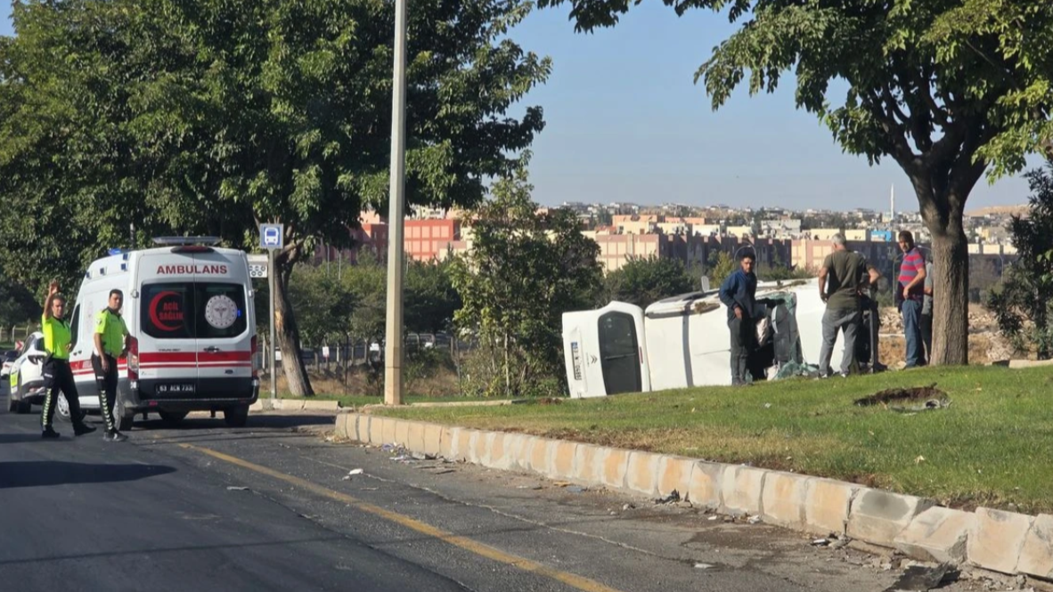 Şanlıurfa’da otomobil takla attı: 2 yaralı