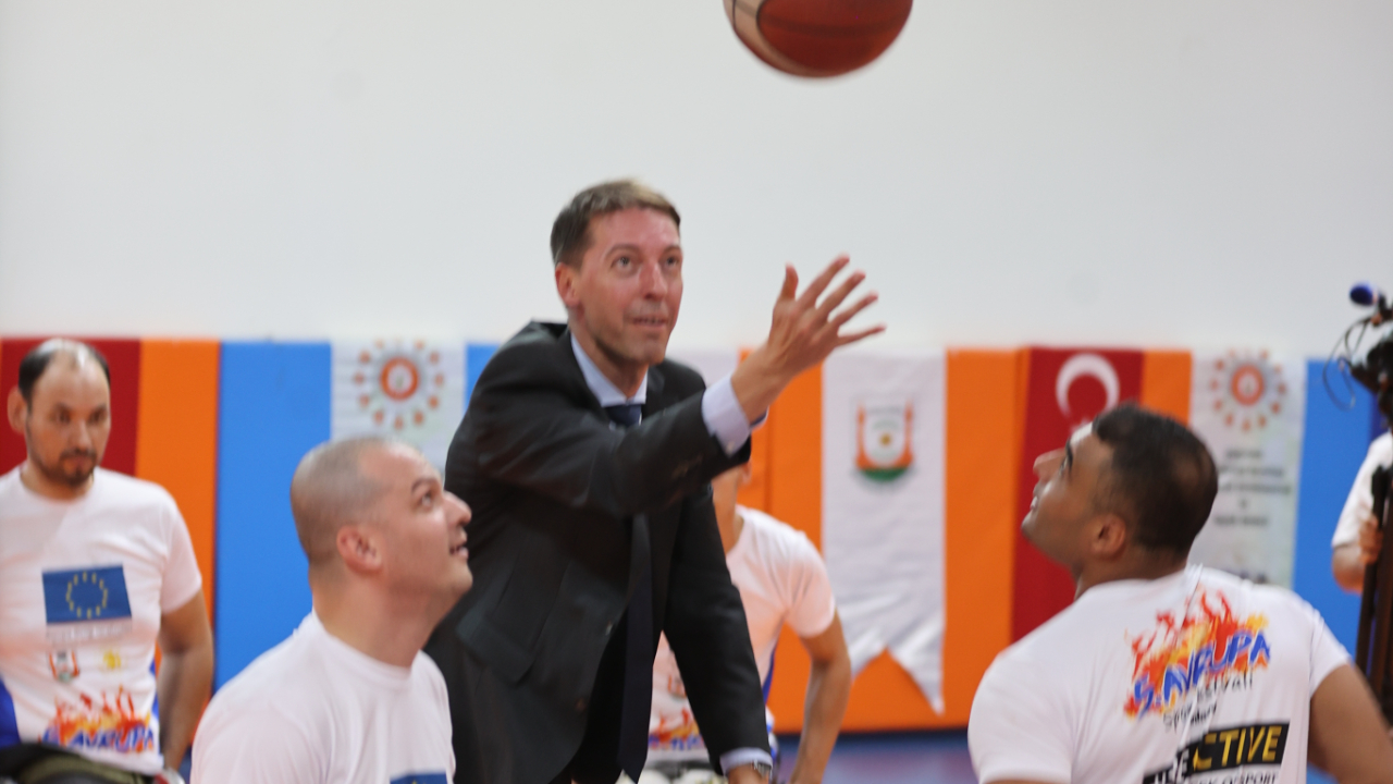 Vilcinskas, Şanlıurfa'da engelli sporcularla buluştu