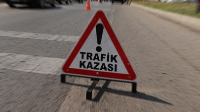 Şanlıurfa'da plakasını almak için duran sürücüye araç çarptı