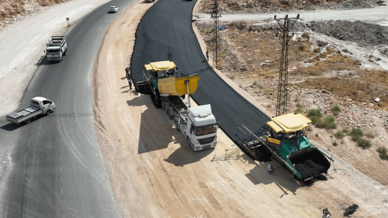 Büyükşehir, sanayi bölgesinde yol çalışmalarını sürdürüyor