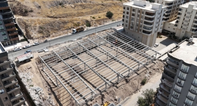 Akbayır'da modern semt pazarı yükseliyor