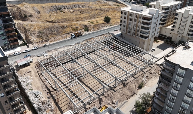 Akbayır&#039;da modern semt pazarı yükseliyor