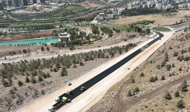 Bağlantı yollarında sıcak asfalt serimi başladı