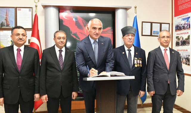 Bakan Ersoy, Gaziler Günü’nde Şanlıurfa’daki gazileri ziyaret etti