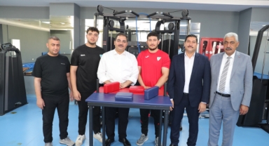 Başkan Canpolat'tan Dünya Şampiyonu Ocakoğlu'na moral ziyareti