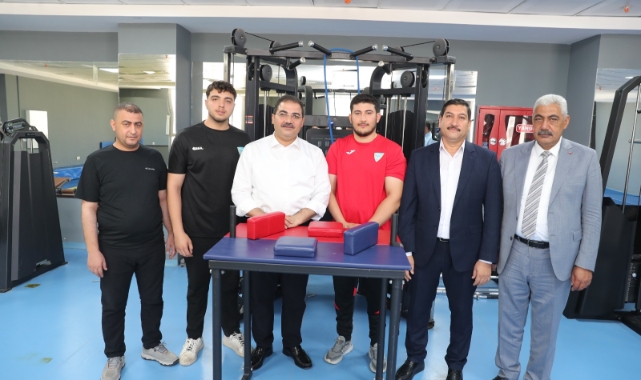 Başkan Canpolat&#039;tan Dünya Şampiyonu Ocakoğlu&#039;na moral ziyareti