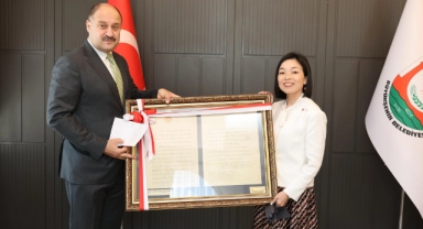 Başkan Gülpınar, Japon Prensese asırlık mektubu hediye etti