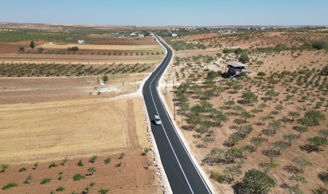 Birecik&#039;te 11,5 kilometrelik kırsal yol sıcak asfaltla buluştu