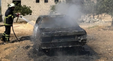 Şanlıurfa'da bir kişi otomobilini ateşe verdi
