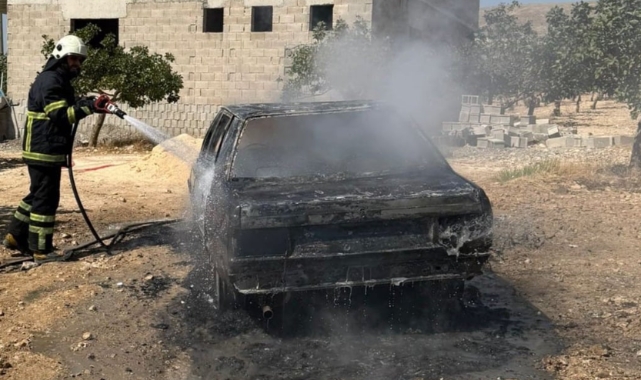 Şanlıurfa&#039;da bir kişi otomobilini ateşe verdi