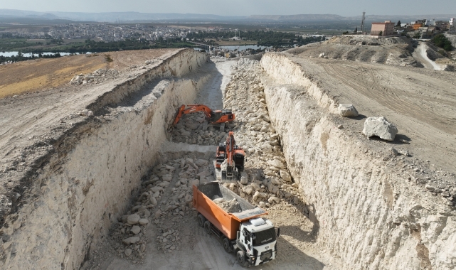 Birecik'te, ulaşımı kolaylaştıracak yeni bir cadde hayata geçiriliyor